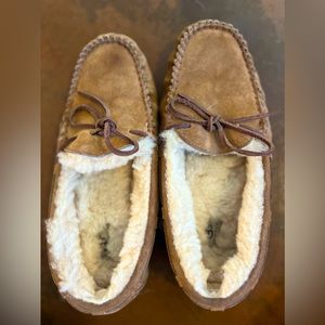 NWOT UGG Dakota Water-Resistant Suede Slippers size 7.5